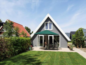 Stylish holiday home near the beach with sunny garden and lots of privacy